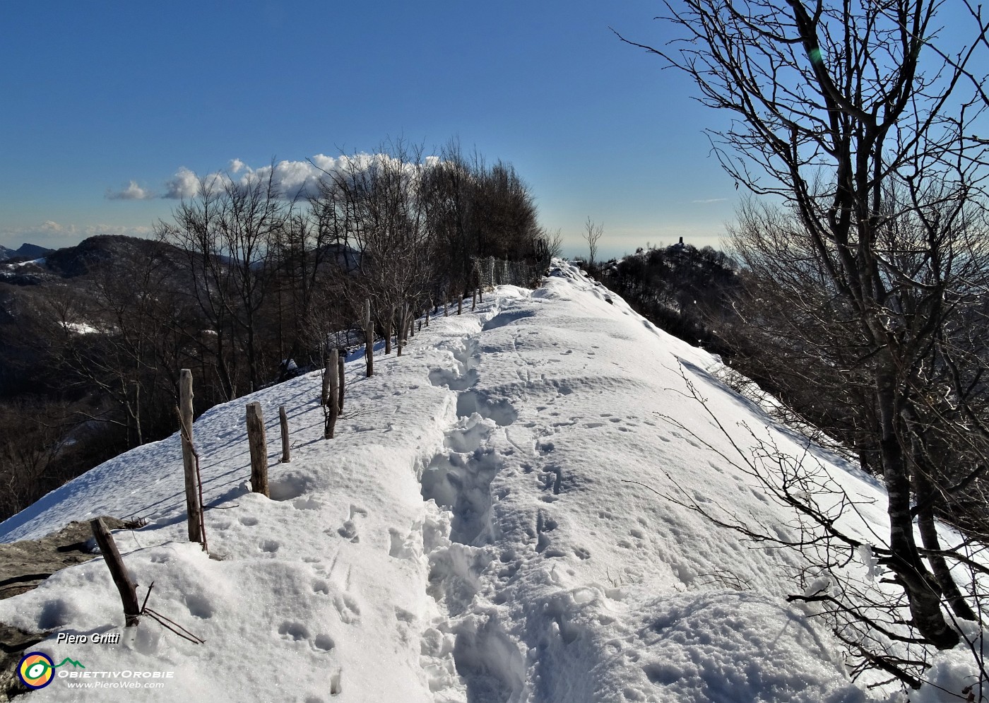 41 Sguardo indietro verso il Pizzo Cerro.JPG